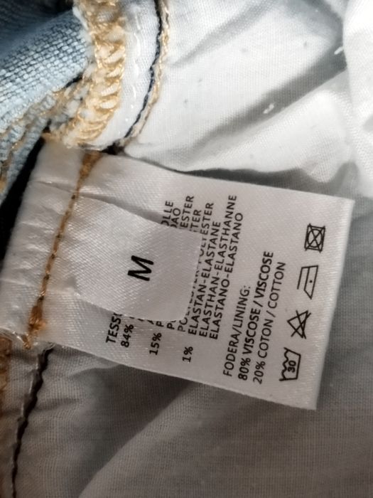 Jeansy casual z kwiatkami i perelkami M
