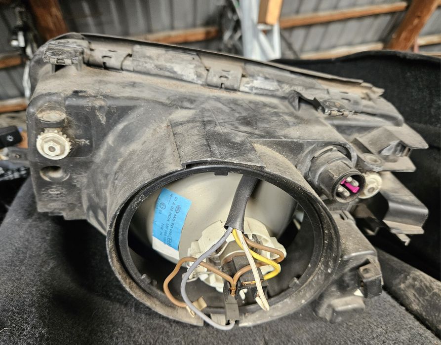 Audi 100 C4 przednia prawa lampa