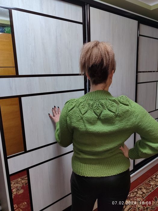 Светрик в'язаний , ручна робота