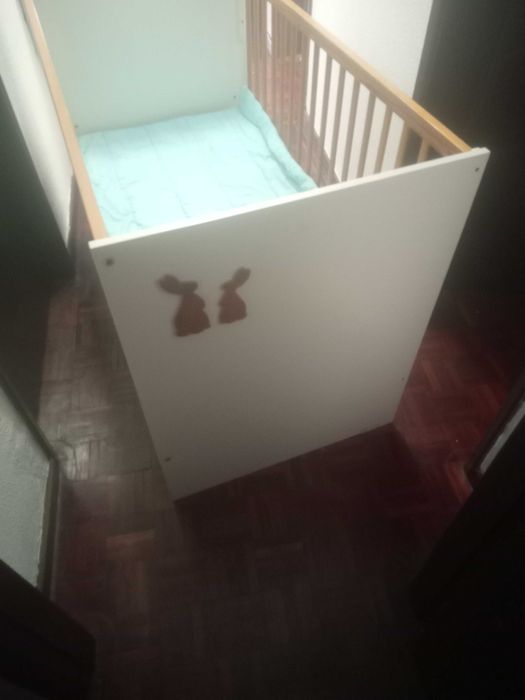 Berço de bebê em bom estado