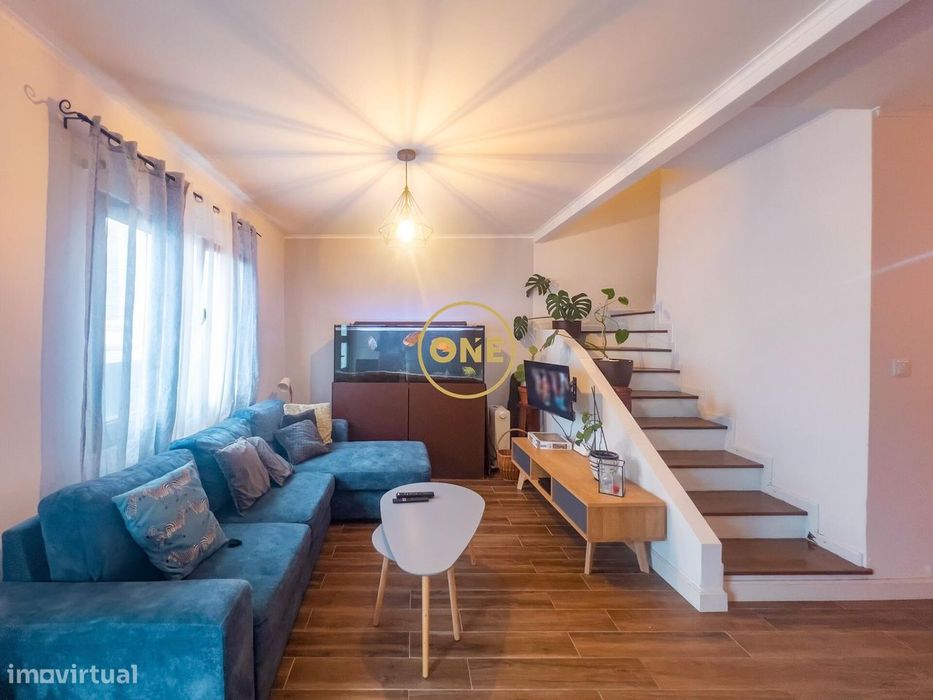 Moradia V2 + 1 com Terraço no Centro Histórico de Ponta Delgada