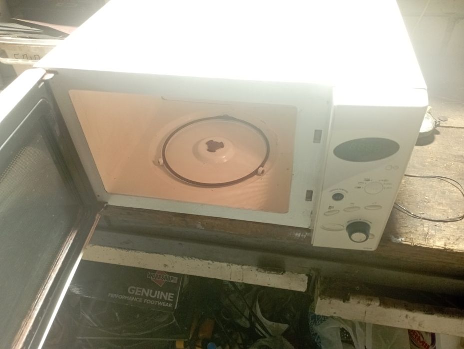 Продам мікрохвильову піч самсунг