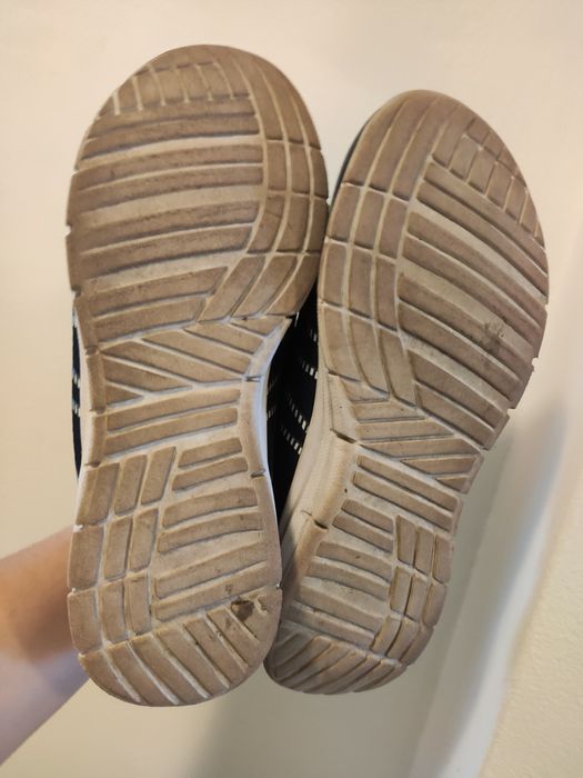 Buty sportowe w dobrym stanie unisex 39 - 40  rozmiar