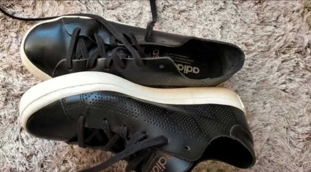 Sapatilhas adidas em pele tam 36,5