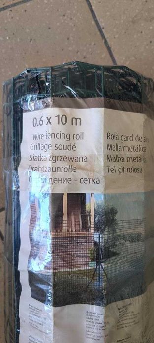 Zwijana siatka ogrodzeniowa (siatka zgrzewana) o wymiarach 0,6 x 10 m.