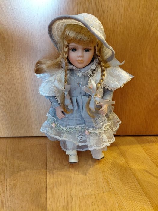 Boneca de porcelana