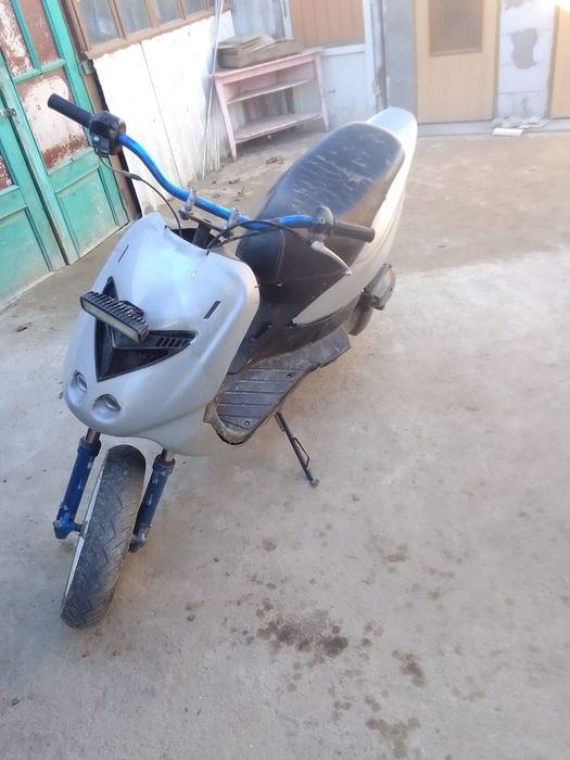 Продам мопед робочый есть маленький нюанс по поводу ношки кигстартера
