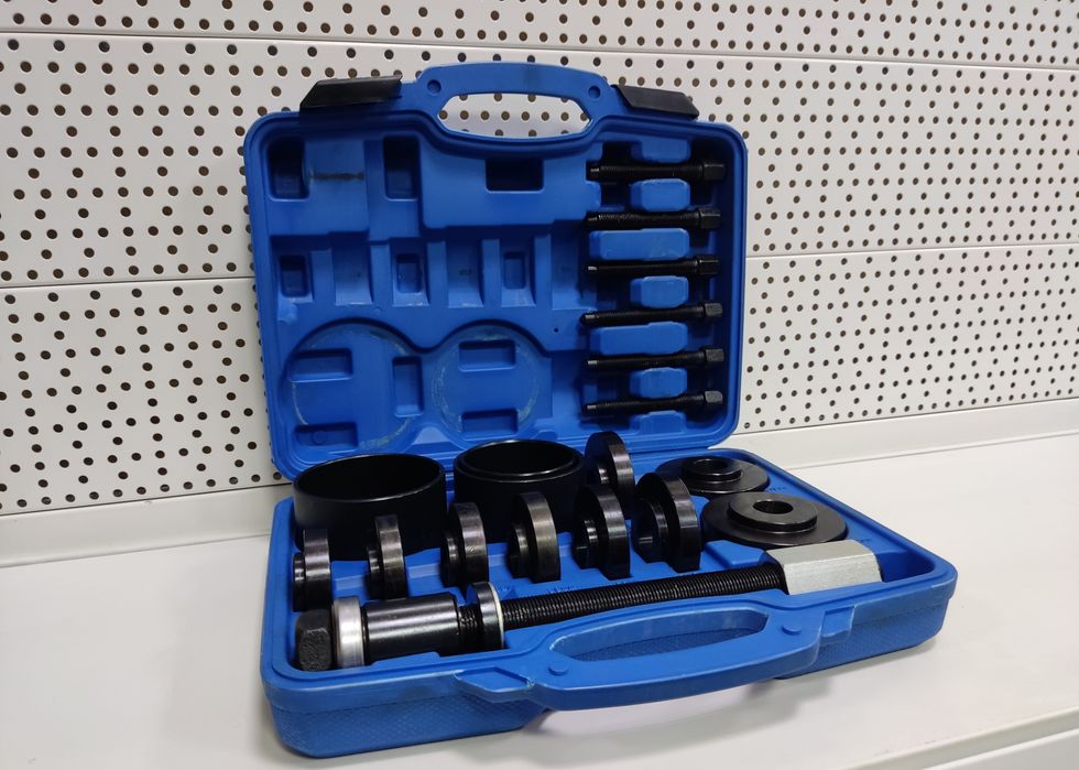 Набір знімачів сайлентблоків/ підшипників маточини 17 ел. GEKO G02740