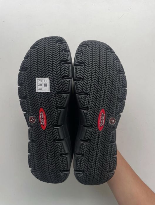 Шкіряні кросівки skechers
