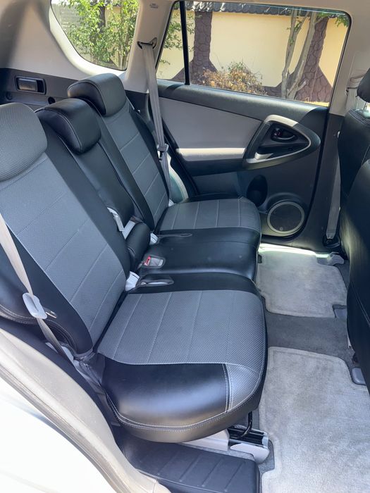 Продам сімейне авто Toyota Rav4 Long 2011