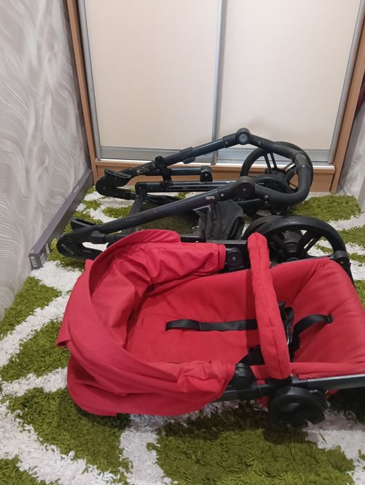 ПРОДАМ
Коляска Britax B-READY
Червоного кольору 
Стан:
Всі механізми працюють, гальма тримають,ручка регулюється.
П'ятиточков