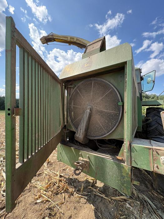 Sieczkarnia John Deere 6810