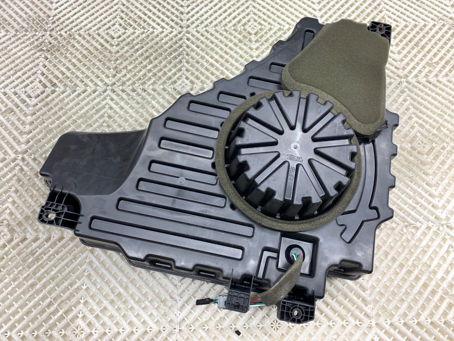 SUBWOOFER JEEP GRAND CHEROKEE WK 8950001901D SUV GŁOŚNIK