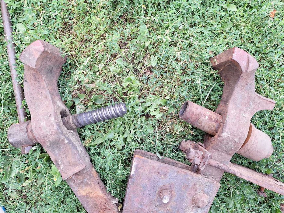 Stare imadło kowalskie.