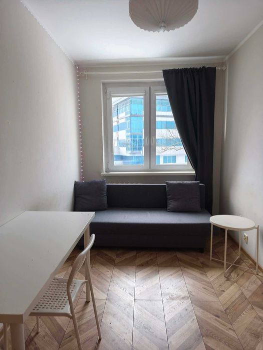 Pokój do wynajęcia w mieszkaniu 4 osobowym