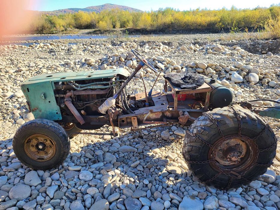 Продам саморобний трактор з прицепом.