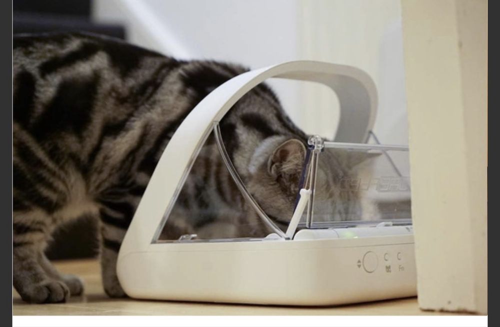 Автоматична годівниця для тварин Sure Petcare SureFeed з мікрочіпом