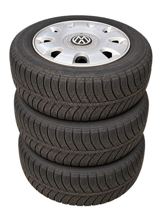 Opony zimowe + oryginalne kołpaki Volkswagen – komplet 3 szt.