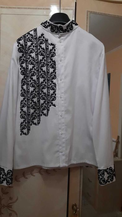 Вишиванка для хлопця на домотканому полотні, вишита чорним бісером