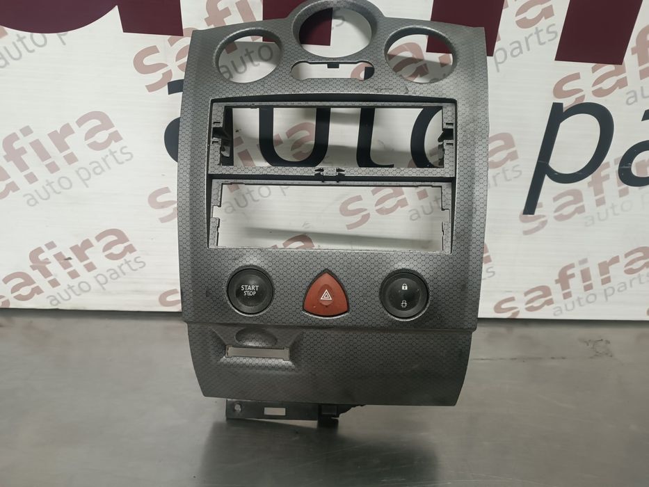 Moldura da Consola Central / Rádio / Aro RENAULT MEGANE II Caixa/Combi - 8200178435