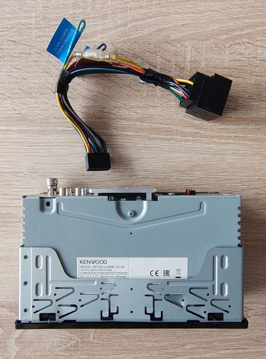 Używany radioodtwarzacz samochodowy Kenwood KMM-361SD + akcesoria