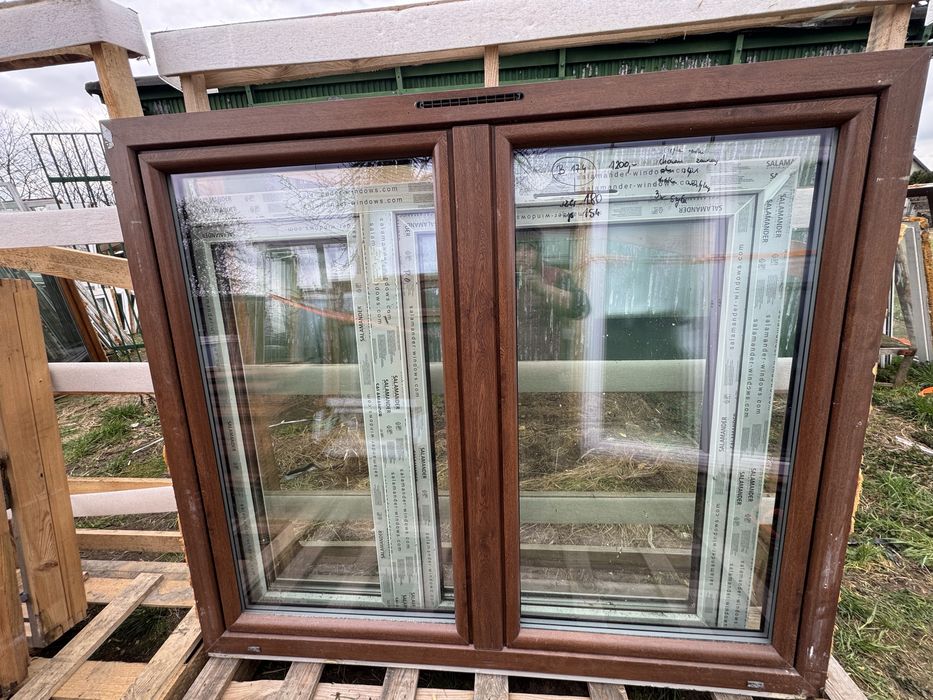 1x okno 3szybowe 180x154 orzech biale otwierany slupek ciepla ramka ru