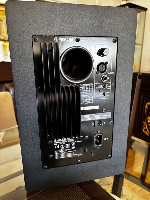 Colunas Yamaha HS8