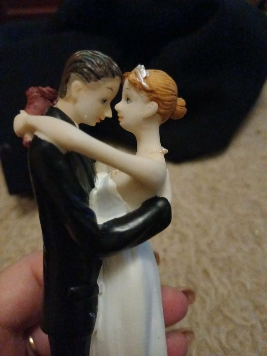 ,,Молодята" - фігурка, статуетка