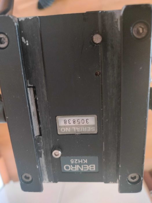STATYW z głowicą na trzech nogach Benro KH-25