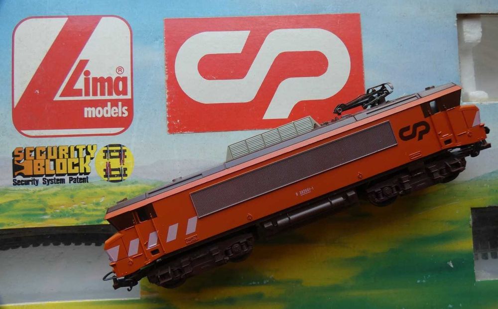 HO Scale CP 2600 Locomotive, Original Lima Model; 1 Pantograph. Read Description