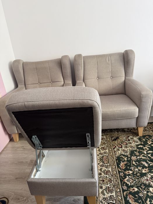 2 Fotele jasnoszare/ beżowe i pufa