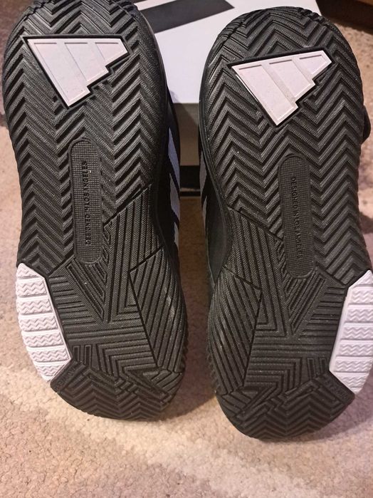 Sprzedam buty sportowe Adidas 39