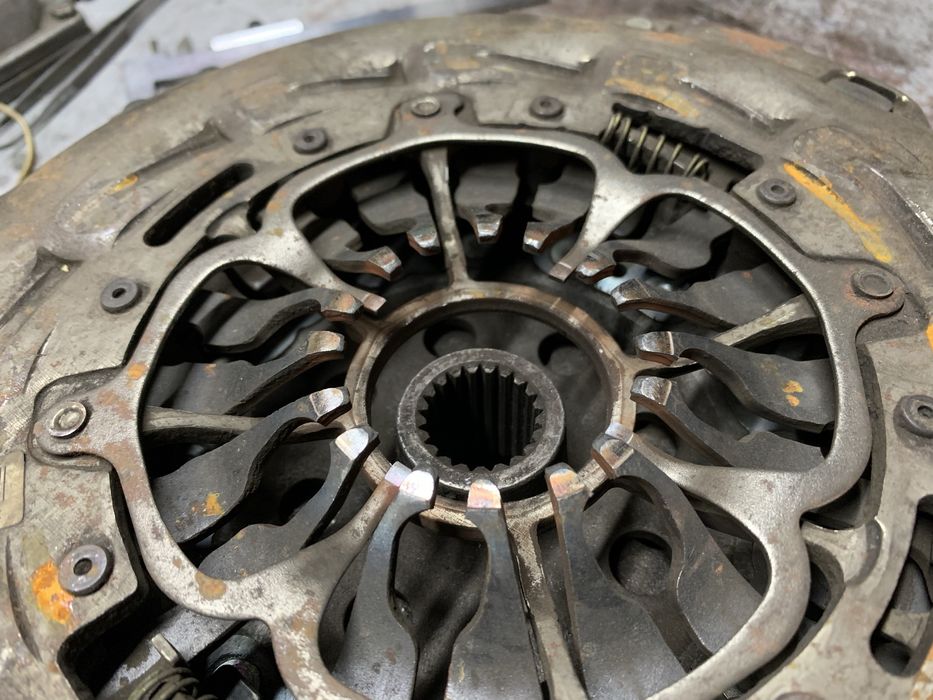 Продам Маховик Зчеплення Демпфер 2.0 dCi m9r 8200743592