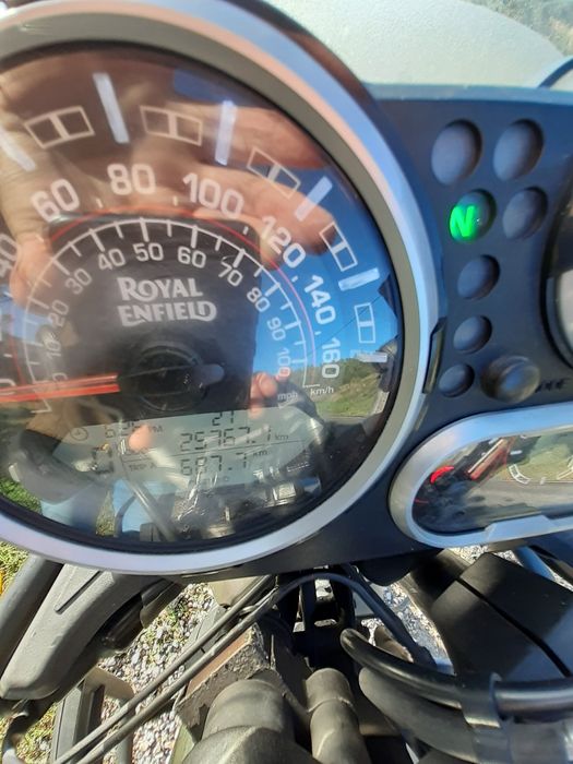 Vendo Himalayan de 2020 em bom estado e com caixas