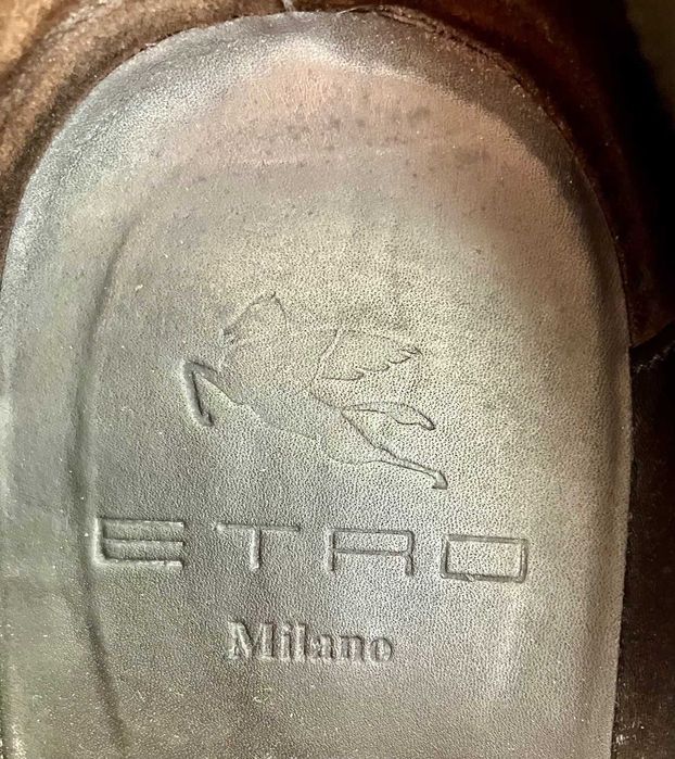 Botas em camurça, azul Klein, da marca Etro Milano.