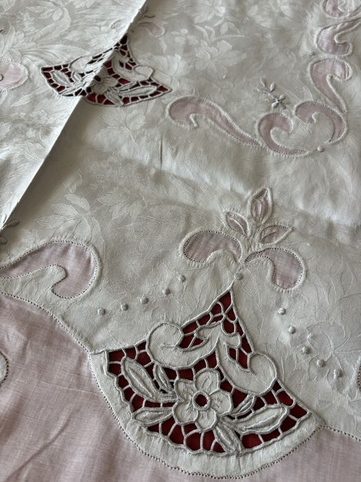 Colcha de organdy e bordado da Madeira