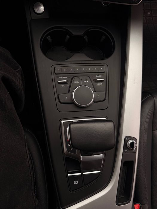 AUDI A4B9 2016.