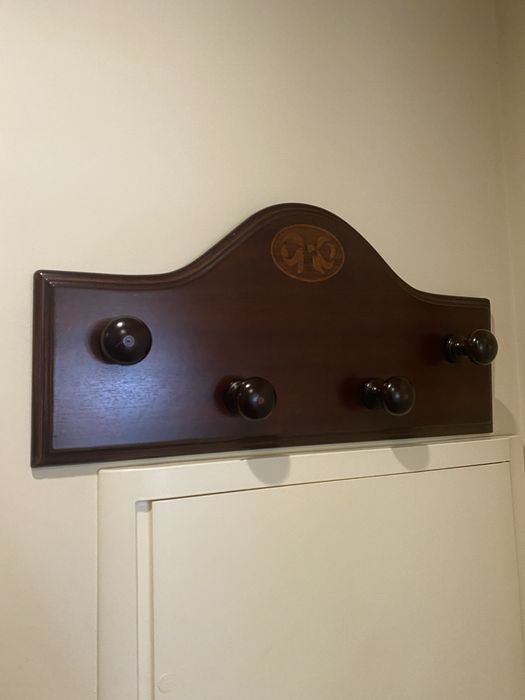 Conjunto de chapeleiro e cabide