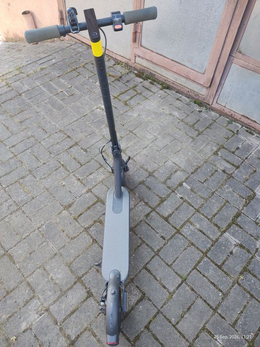 Продам Xiaomi Mi Electric Scooter Essential