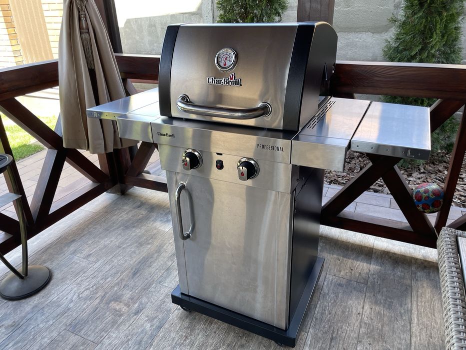 Газовий Гриль Char-Broil Professional 2200S.