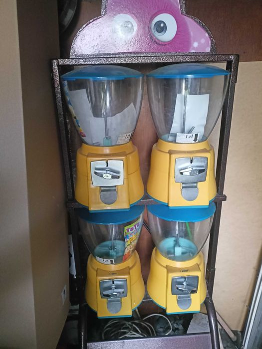 Automat sprzedający piłeczki zabawki dla dzieci