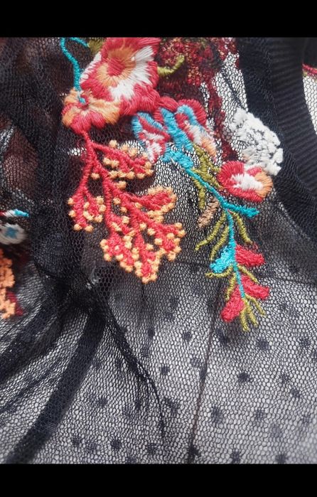 Bershka bluzka z haftami