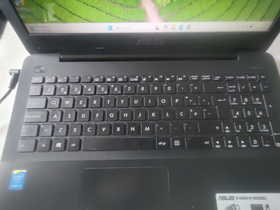 Portátil ASUS i7