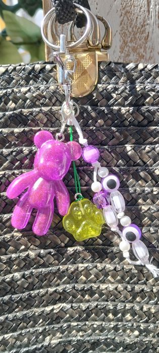 Bag charm artesanal urso com a patinha