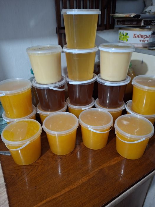 Продаю мед мішаний  з різних квіток ,різнотравя,акація,липа.