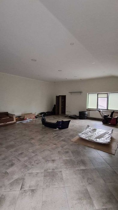 Оренда комерційного приміщення 135м2 на Набережній (об"їздна) _VV