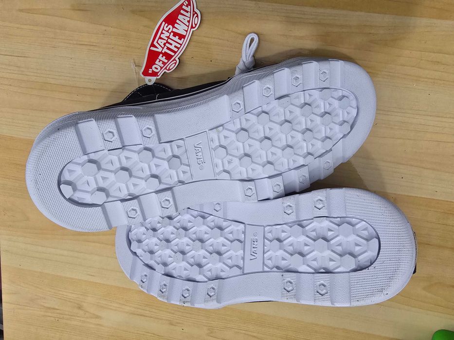 Vans Novas com etiqueta
