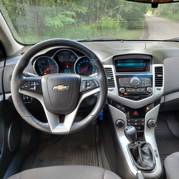 Chevrolet Cruze Hatchback    1.8 + gaz