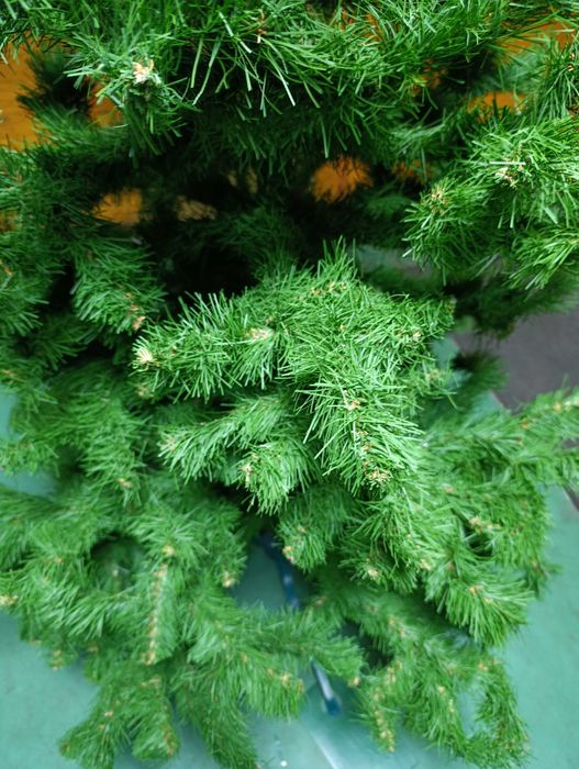 Искусственная елка 2.10 метра