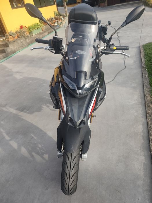 Benelli TRK 251 -